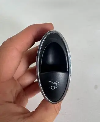 Mercedes-Benz CLS C219 Tailgate opening switch SWF502061 A2118210379