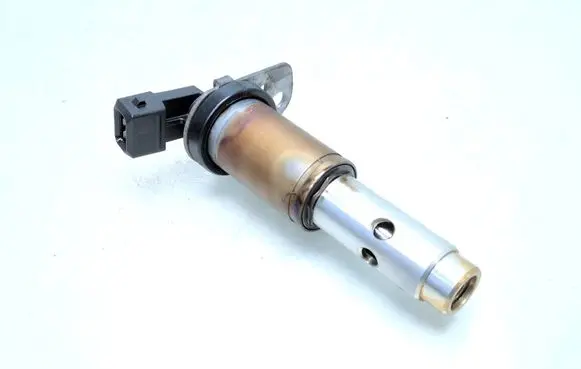 BMW 5 E60 E61 Camshaft vanos timing valve 7585425 13151284 11367585425