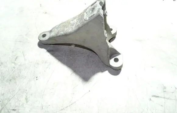 Audi A4 S4 B7 8E 8H Engine mounting bracket 8E0199308AN 4Z7199308B
