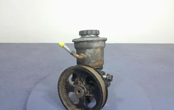 Toyota Avensis Verso Power steering pump