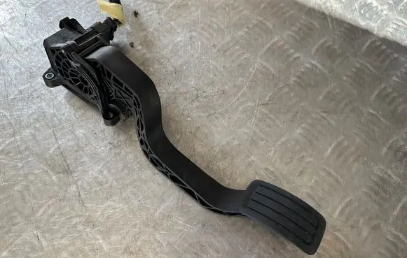 Citroen C4 II Picasso Accelerator throttle pedal 86ET41 1061889J