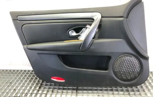 Renault Laguna III Front door card panel trim