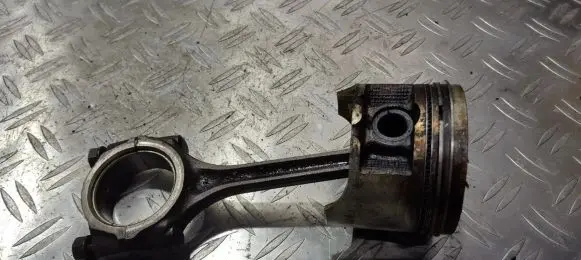 Toyota Corolla E120 E130 Piston with connecting rod