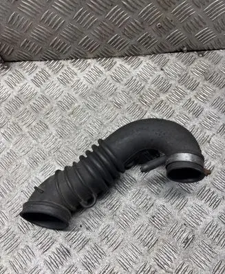 Audi A4 S4 B5 8D Air intake hose/pipe 058133356