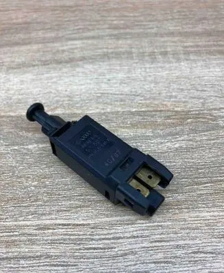 Volkswagen Transporter - Caravelle T4 Brake pedal sensor switch 191945515B