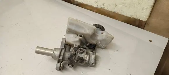 Seat Leon (5F) Master brake cylinder 5Q1611301b