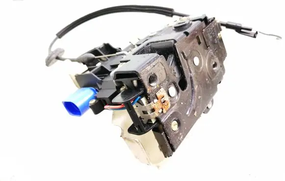 Volkswagen Golf V Rear door lock 7L0839016