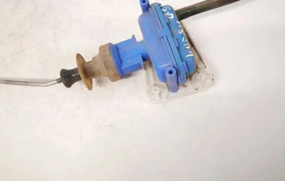 Audi 80 90 S2 B4 Central locking vacuum pump 