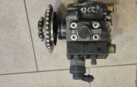 Hyundai i40 Fuel injection high pressure pump 331002A420