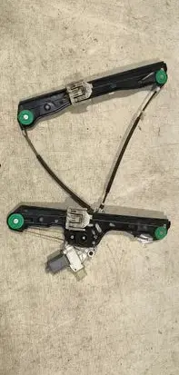 BMW 1 E81 E87 Front door window regulator with motor 0130822227