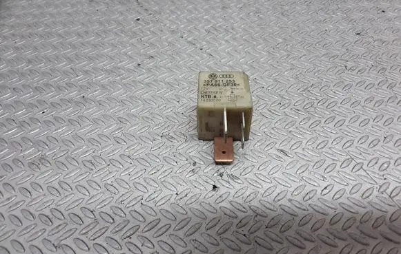 Seat Alhambra (Mk1) Glow plug pre-heat relay 357911253