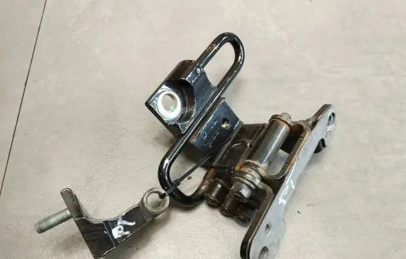 Volkswagen Phaeton Rear door lower hinge 3D4833412C