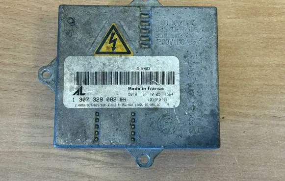 Mercedes-Benz S W220 Headlight ballast module Xenon 1307329082 1039F0N11
