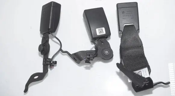 BMW 5 G30 G31 G38 Rear seatbelt buckle 7412782 7412781 7494175