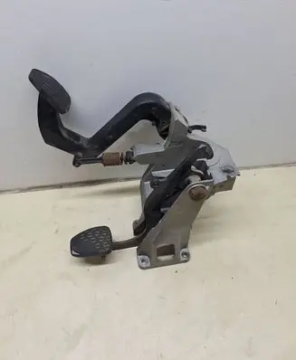 Mercedes-Benz Sprinter W901 W902 W903 W904 Clutch pedal A9012902416 A9012901916 A9012902016