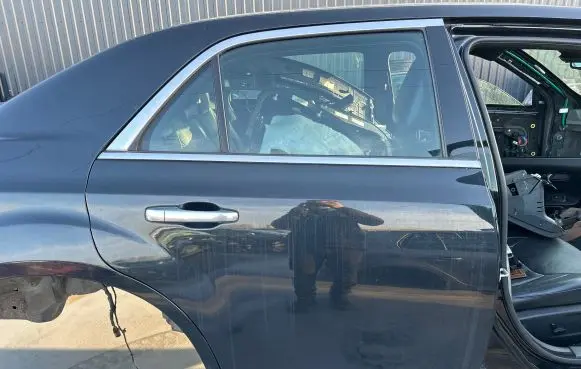 Chrysler 300C Rear door