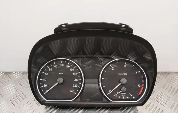 BMW 1 E81 E87 Speedometer (instrument cluster)
