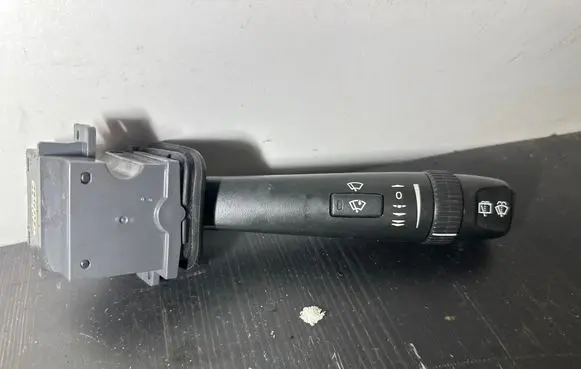 Volvo XC70 Wiper control stalk 30768103