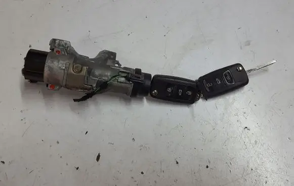 Volkswagen Polo IV 9N3 Ignition lock 4B0905851Q