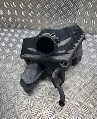 Opel Zafira C Air filter box 13379760
