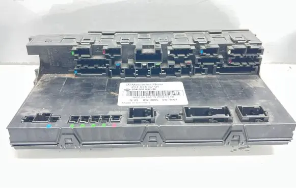 Mercedes-Benz E W211 Fuse module 2115456701 5DK00804746