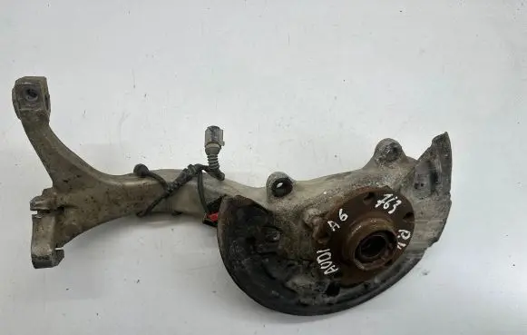Audi A6 S6 C5 4B Front wheel hub