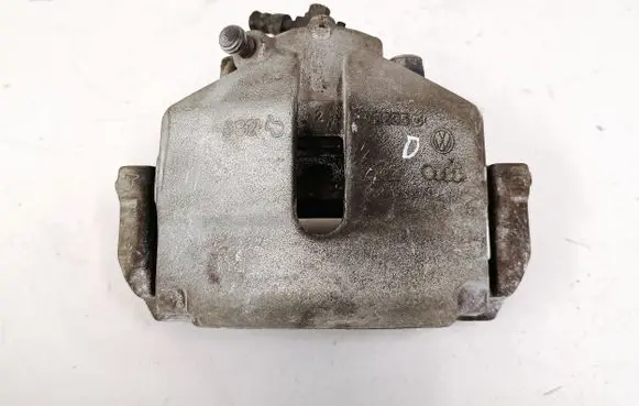 Volkswagen Jetta VI Front brake caliper