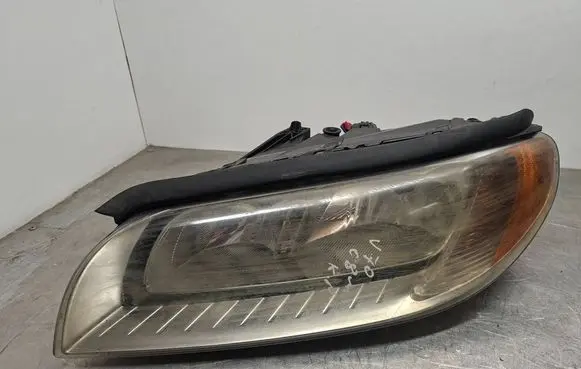 Volvo V70 Headlight/headlamp 1090025 63301
