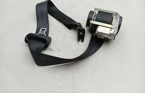 Volvo V60 Rear seatbelt 39823322 P39823322 616157600