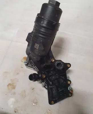BMW 5 G30 G31 Oil filter mounting bracket 8670063 6512620