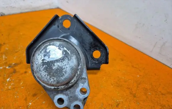 Ford Fiesta Engine mount vacuum valve 2S61-6F012-BD