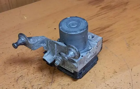 Mercedes-Benz A W169 ABS Pump 0265230056