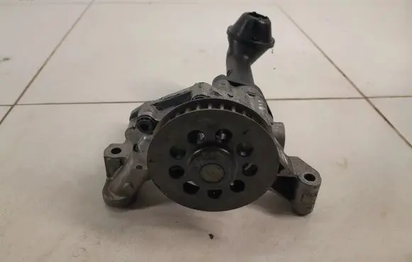 Volkswagen Crafter Oil pump 03L115105B