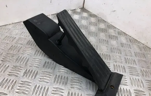 BMW 5 E60 E61 Accelerator throttle pedal 6766931 250504 25916010