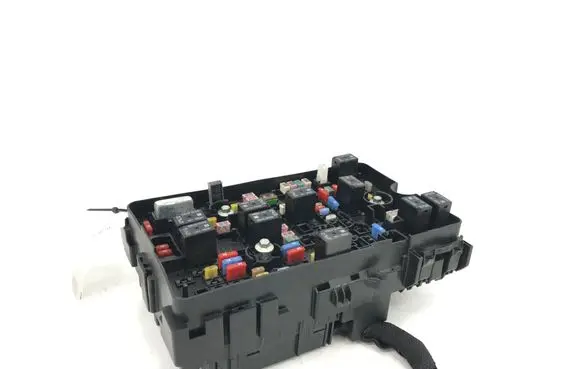 Chrysler Pacifica Fuse module 68338722AA 63565509
