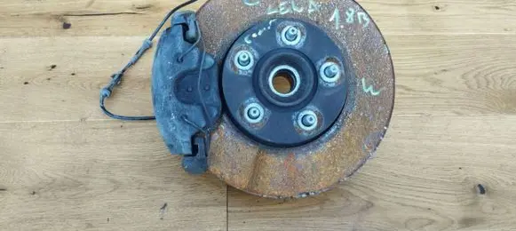 Ford C-MAX I Front wheel hub spindle knuckle