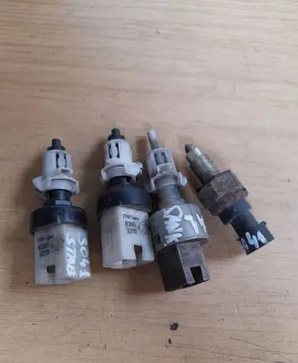 Iveco Daily 4th gen Brake pedal sensor switch B3653319 TRW3193