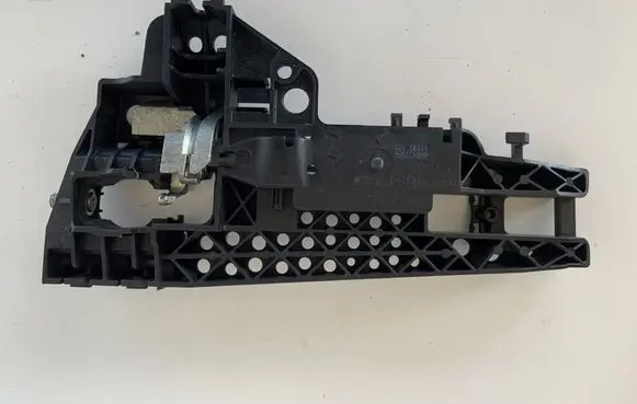 Rear door exterior handle/bracket