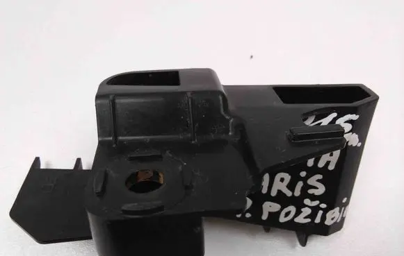 Toyota Yaris Headlight/headlamp mounting bracket 521550D100