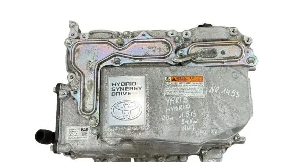Toyota Yaris Voltage converter inverter G920052033