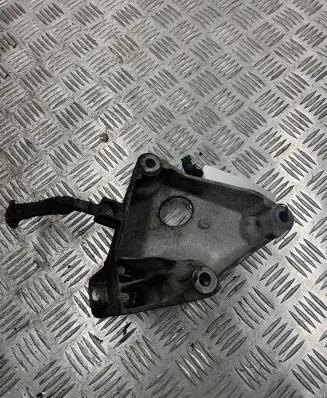 BMW 1 E81 E87 Engine mounting bracket 2211677706102