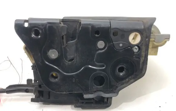 Volkswagen PASSAT B6 Front door lock 3C1837016A