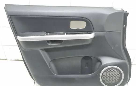 Suzuki Grand Vitara II Front door card panel trim 8372265j0 8372165j0