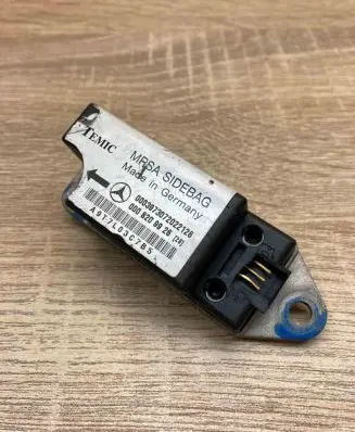 Mercedes-Benz E W210 Airbag deployment crash/impact sensor 0008209926