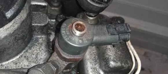 Fuel injector