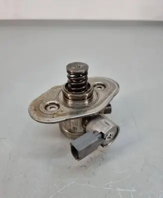 BMW 3 F30 F35 F31 Fuel injection high pressure pump 7584461