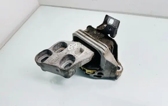 Mercedes-Benz A W176 Engine mount bracket A2462400617 7Z6S0072201 09114527