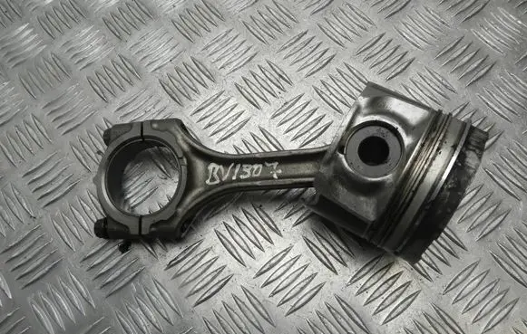 Toyota Avensis T250 Piston with connecting rod 86L78 BV1307