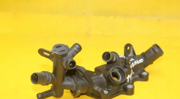 Renault Clio IV Thermostat housing 110608635R