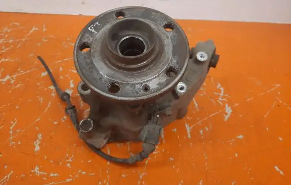 Volkswagen PASSAT B6 Front wheel hub spindle knuckle 3C0505436G